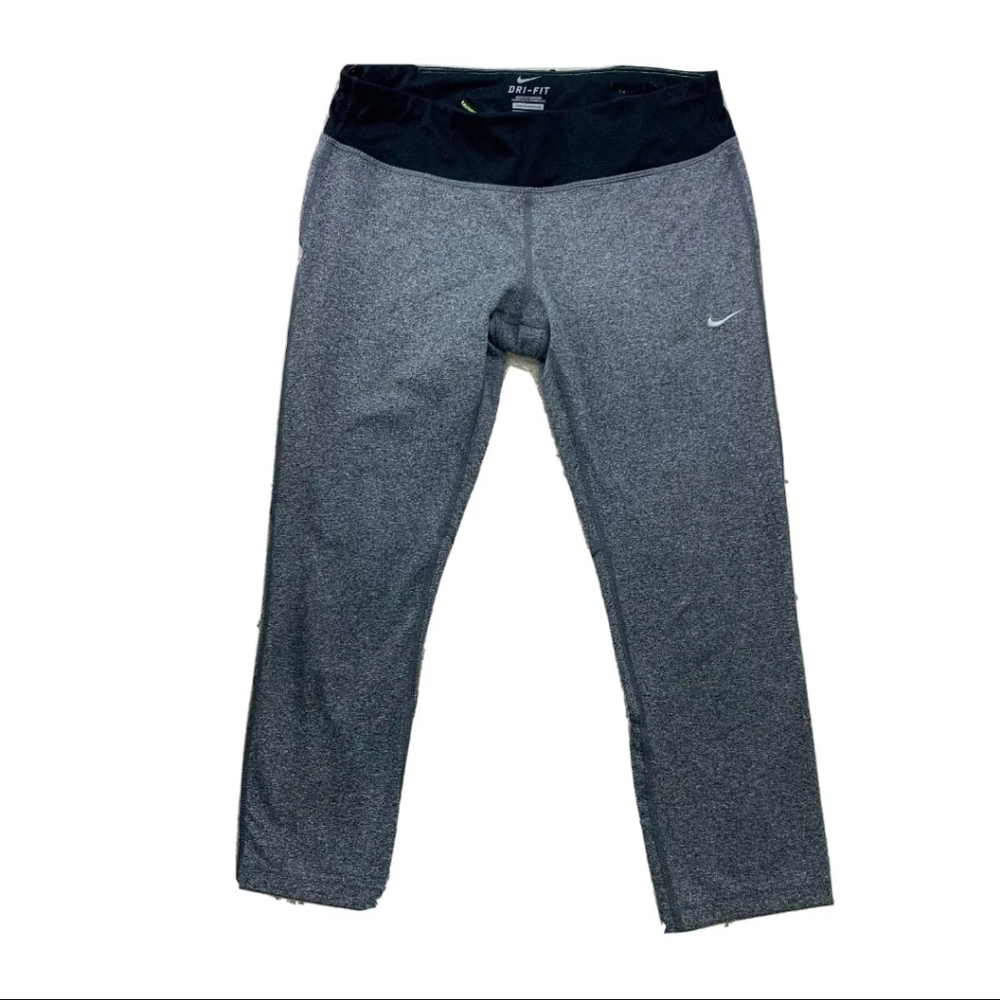 NIKE Women's Dri-FIT Epic Small Leggings  Capri
